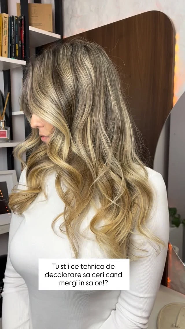 Blond lucrat în valuri